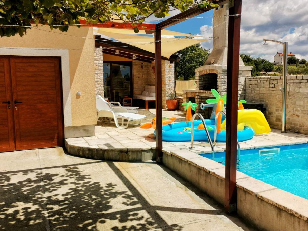 Luxury Apartment Alba With Pool Kanfanar Exterior foto